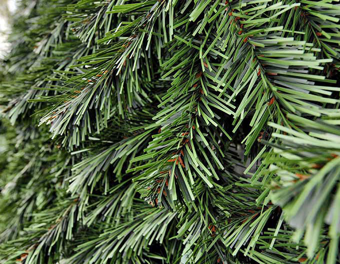 Хвоя для больших ёлок в Горно-Алтайске