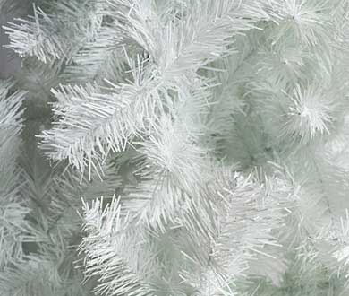 Белые искусственные ёлки в Горно-Алтайске