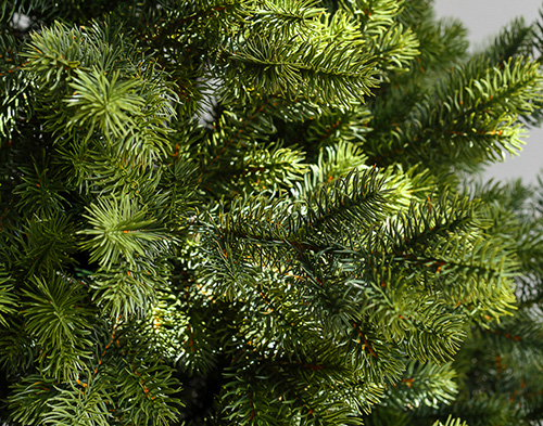 Зауженные искусственные ёлки в Горно-Алтайске